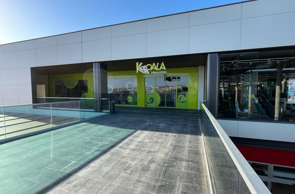 Diseño de fachada para la tienda KOALA en Open Mall Arrecife, Lanzarote.