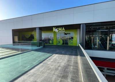 Diseño de fachada para la tienda KOALA en Open Mall Arrecife, Lanzarote.